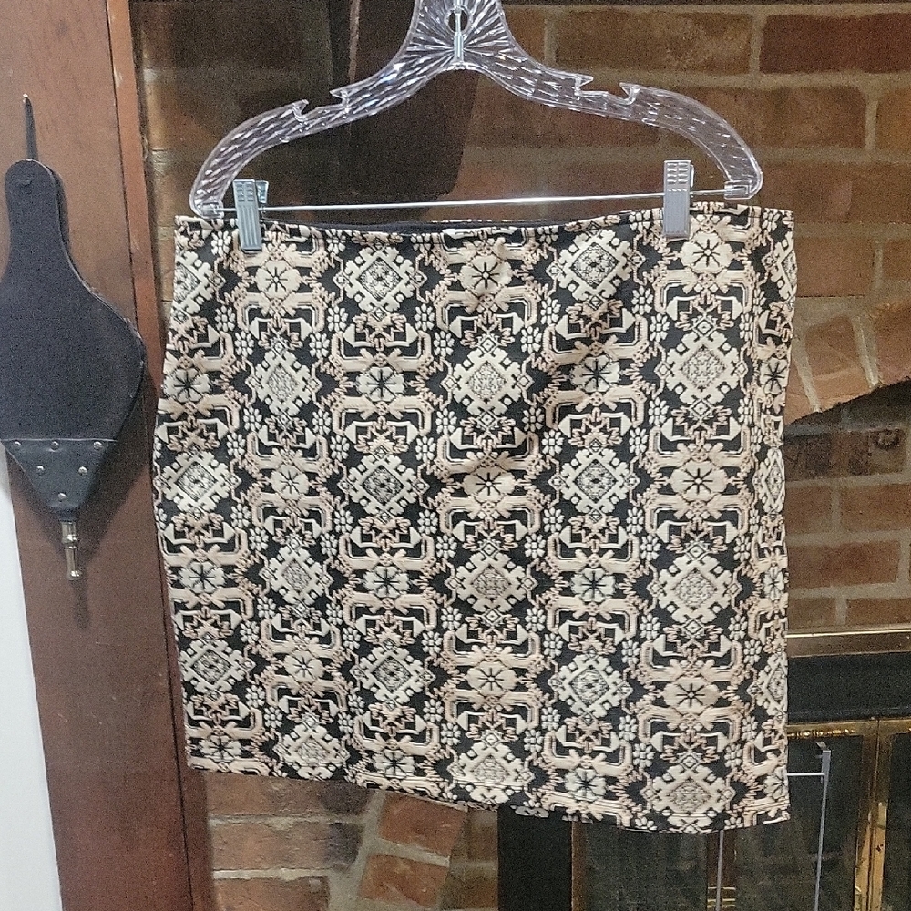 Xhilaration Geometric Black and Cream Mini Skirt